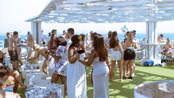 Dubai Mega Lotus Royale Dinner Cruise+Buffet+Live Shows+DJ music(Alcoholic Drink Optional)