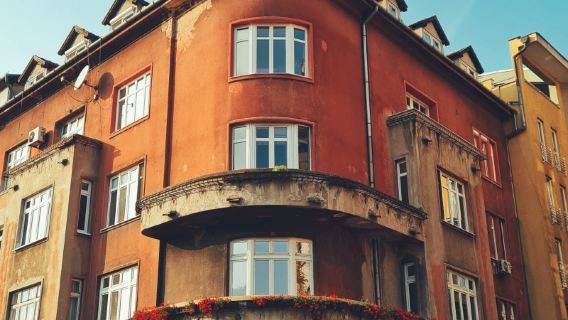 Заказ после консультации / Босния и Герцеговина, Сараево, Башчаршия, Латинский мост, здание муниципалитета / аэропорт / трансфер из точки в точку / услуги гида-водителя для туристов / услуги частного транспорта