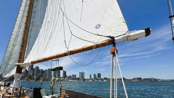 Boston: Sonntags-Gebäck- und Prosecco-Segeltour im Bostoner Hafen
