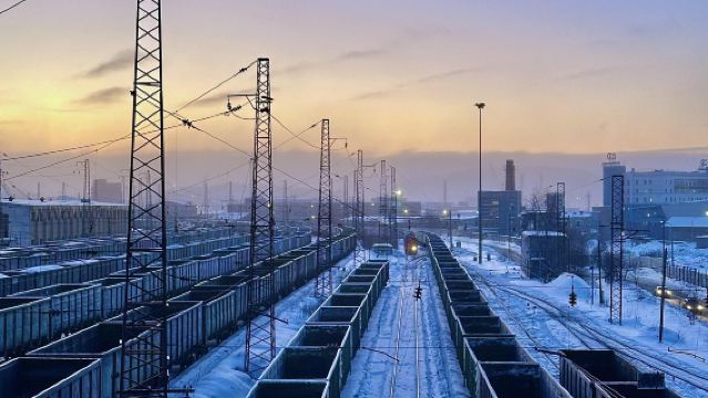 ムルマンスク ザシトニカム・ソヴェツコヴォ・ザポリャリヤ・フ・ゴディ・ヴェリコイ・オテチェストヴェンノイ・ヴォイニ + 原子力潜水艦記念碑 + 原子力潜水艦記念1日ツアー 中英サービス