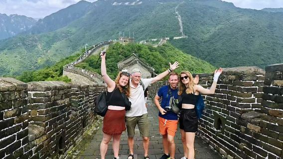 ปักกิ่ง: ทริปวันเดียวไปกำแพงเมืองจีนด่านมู่เถียนอวี้และประสบการณ์ XR สุดอลังการ โดย BUSDA จบที่สนามกีฬารังนก