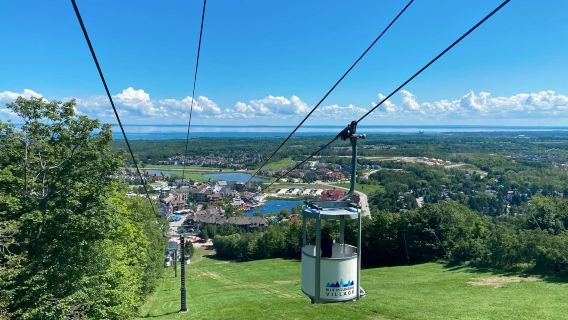 多倫多出發拼團一日遊：藍山度假村＋藍山滑雪場＋懸崖公園