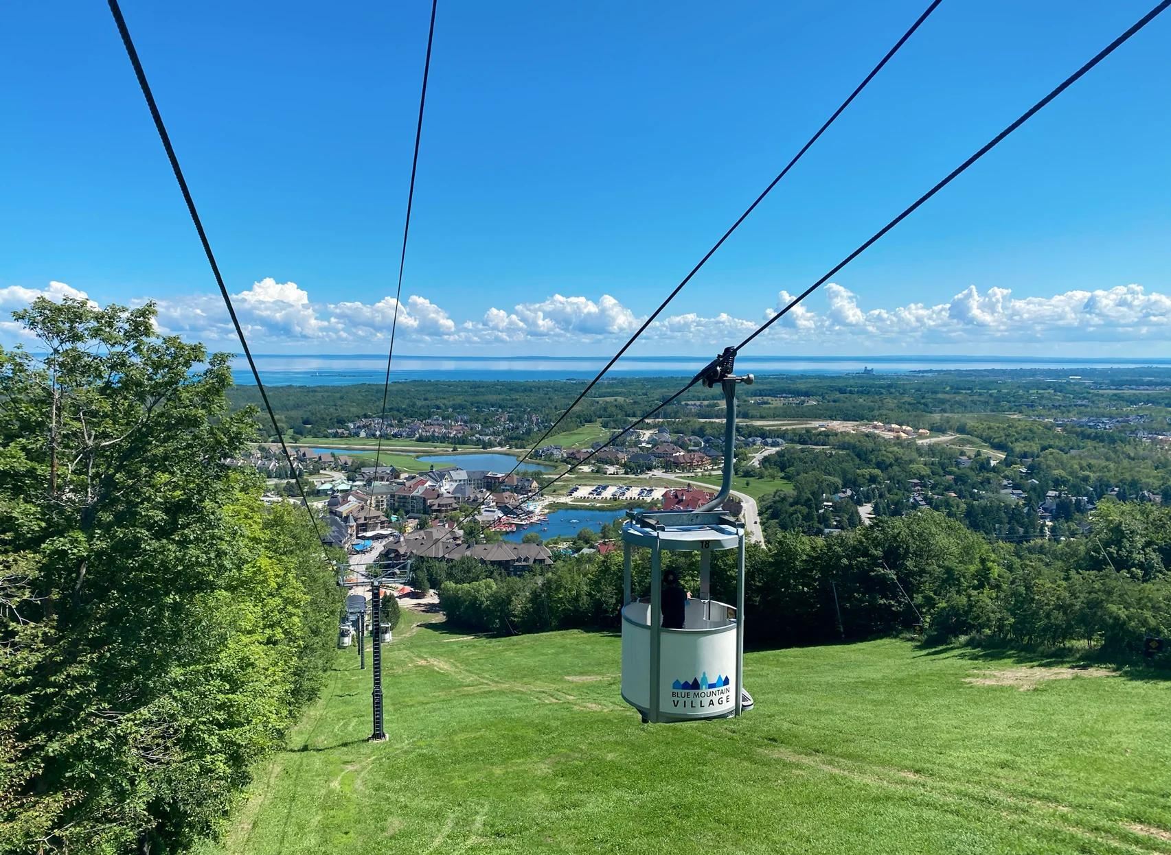 多倫多出發拼團一日遊：藍山度假村+藍山滑雪場+懸崖公園