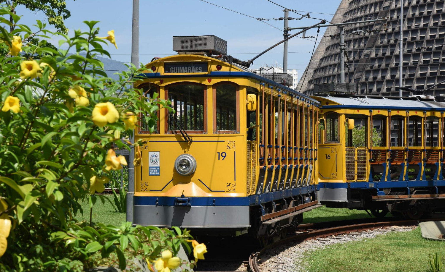 Santa Teresa, Lapa, and Cinelandia Tram Tour [Door-to-Door Pickup]