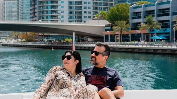 Yachttour durch die Dubai Marina: Ain Wheel, JBR und Hafen in 1 Stunde