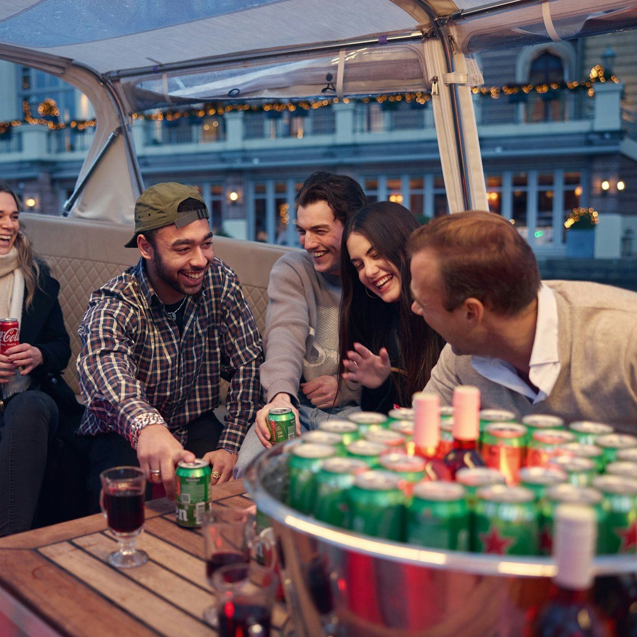Amsterdam: Booze Cruise with Unlimited Drinks