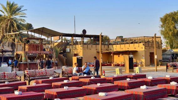 kegiatan/aktivitas Gurun Dubai: Safari gurun + menunggang unta + makan malam + pertunjukan + melukis tangan + transportasi pribadi