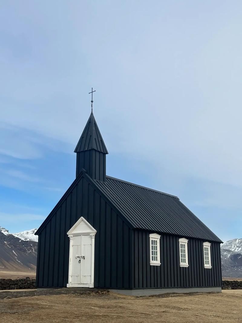冰島斯奈山半島：布迪爾黑教堂+基爾丘山+紅房子+海豹沙灘一日遊