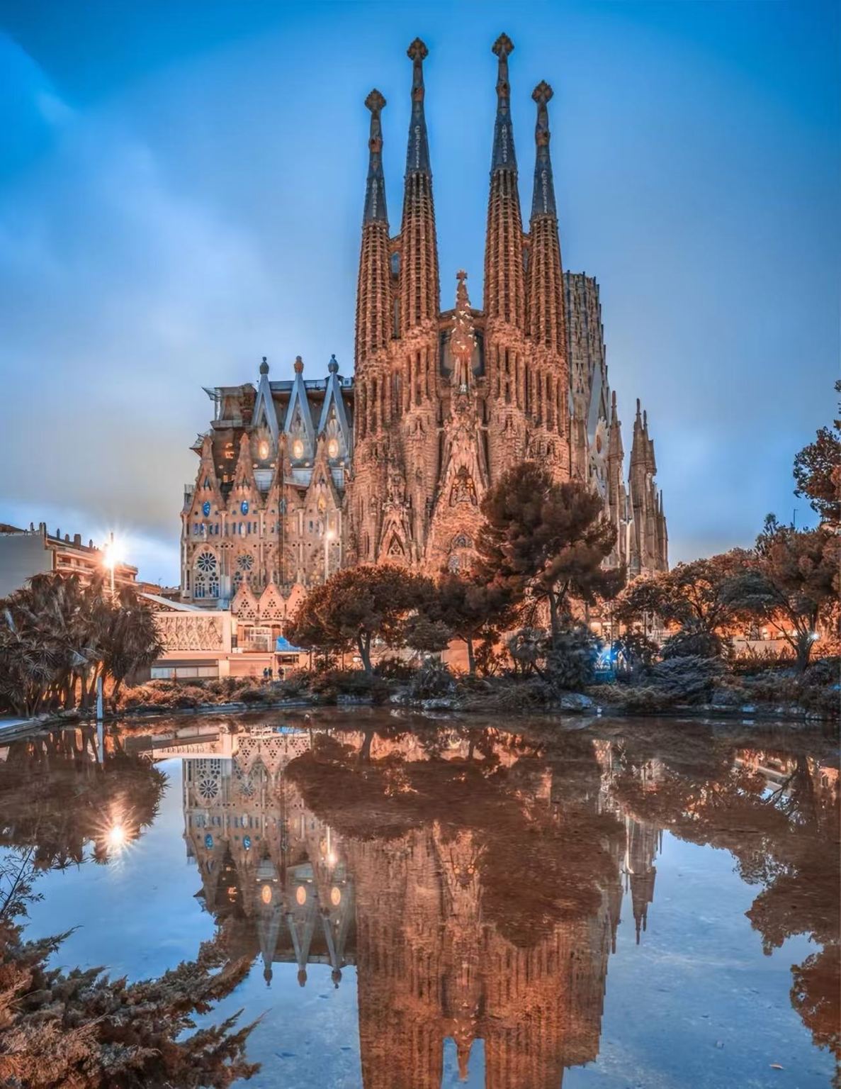Fascino invernale catalano a Barcellona | Sagrada Familia + paesino marittimo + tour giornaliero in noleggio con conducente esclusivo ai mercati
