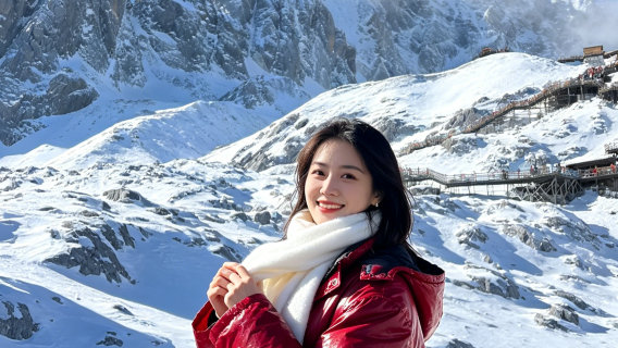 Lijiang Yulong-Schneeberg Gipfel-Großseilbahn + Yunshan-Ping + Blue Moon Valley Tagesausflug (Goldener Berg im Sonnenlicht)