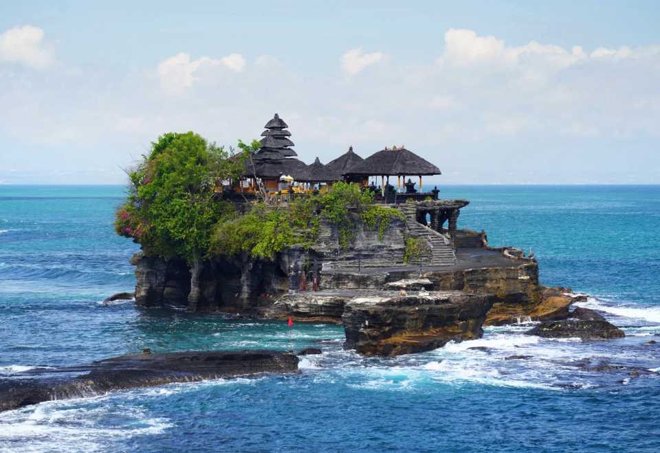 Bedugul & Tanah Lot Temple Tour – Guided Sightseeing Tour
