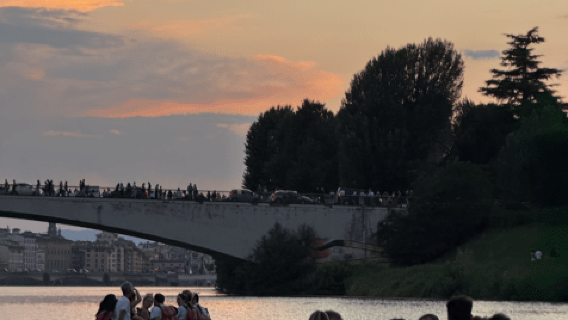 ฟลอเรนซ์: ทัวร์ล่องแพแบบพาโนรามา ชมสะพาน Pontevecchio และสถานที่สำคัญในเมือง