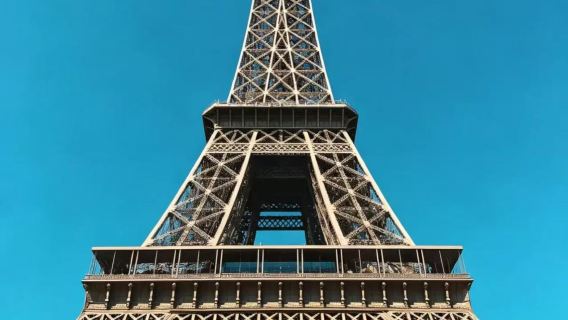  8-hour walking guide service in Paris: Chinese-speaking guide [attraction guide/photo spots]