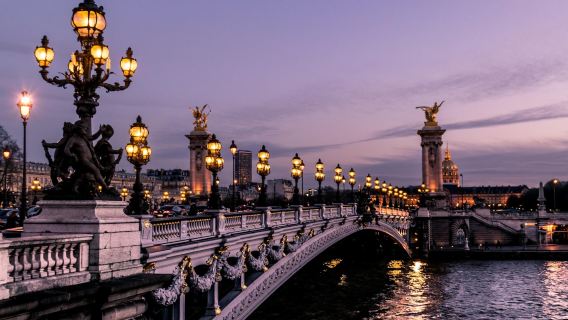 Passeio de Áudio pelos Destaques de Paris: Pontos Turísticos Históricos e Maravilhas Artísticas