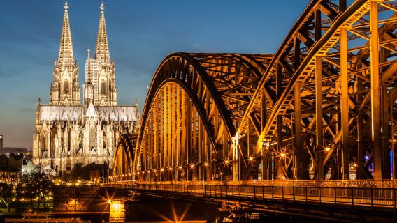 Köln: Rhein-Schifffahrt mit lokaler Musik
