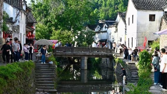Hangzhou + Yaolin Fairyland + Longmen Ancient Town private charter 1-day tour