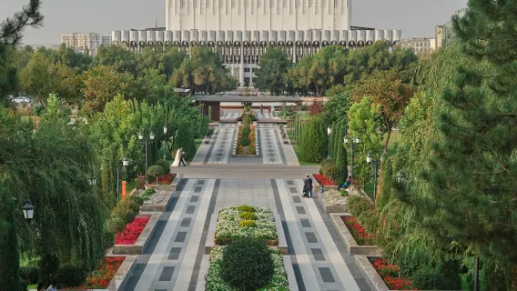 Tour audio delle attrazioni di Tashkent: Piazza Amir Timur, Teatro Navoi e Palazzo Romanov