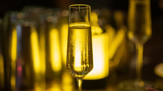 Captain's bar 2-hour unlimited beverage package for one
