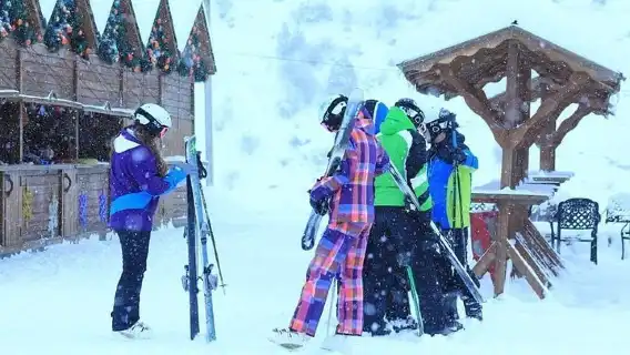 SAFED-DARA: Skiing, snowboarding, One-day tour| Trip.com