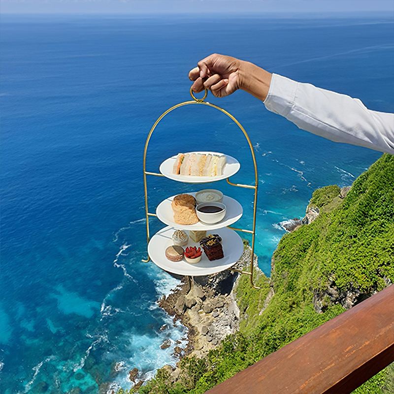 Tè pomeridiano classico di lusso leggero a Bali [Lusso leggero The Edge Alila, Blue Point Bay Villas & Spa, tè pomeridiano galleggiante in piscina infinity]