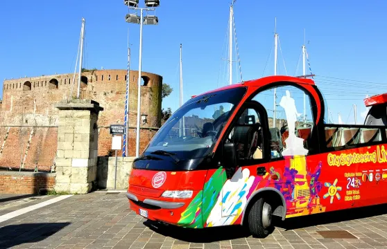 里窩那：自由上落觀光巴士