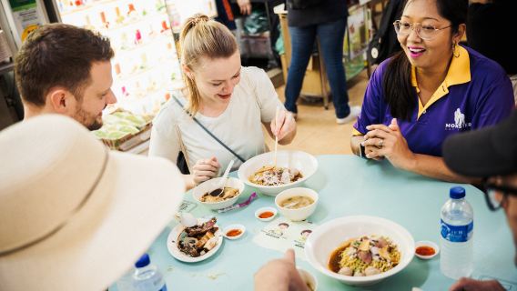 Grup Kecil: Tur Makanan Michelin & Pedagang Kaki Lima Lokal