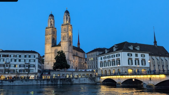 瑞士蘇黎世大教堂+班霍夫大道+舊城區+瑞士聯合銀行集團總部日遊