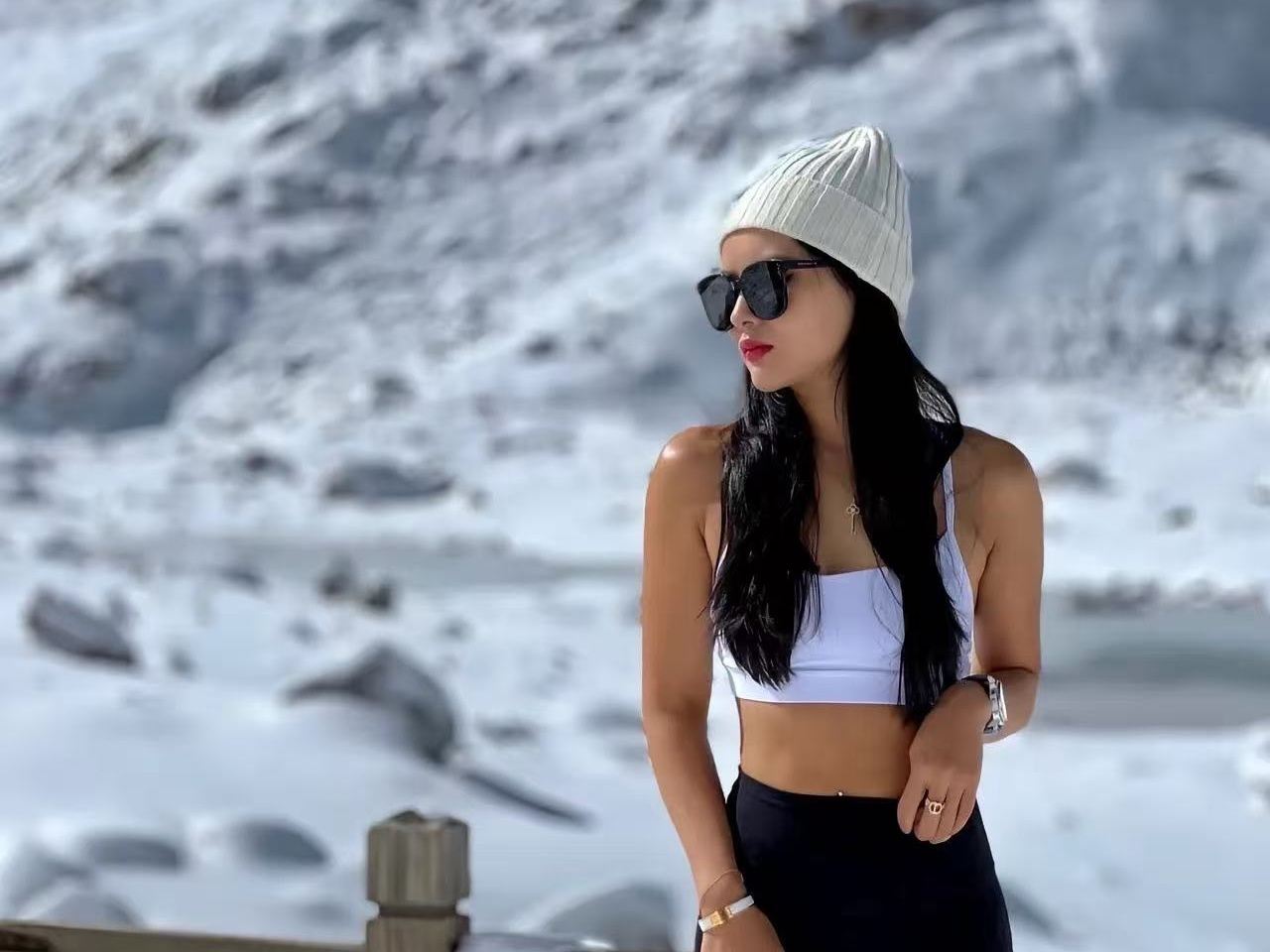 Private tours from Chengdu to Mount Siguniang, Bipenggou, Dagu Glacier, Jiuzhaigou, Huanglong, Xiling Snow Mountain, and Wawu Mountain (customizable itineraries available)