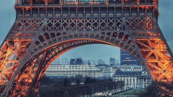 ご相談後ご注文/フランス・パリ オルリー空港・シャルルドゴール空港・ディズニーランド・ナント/エッフェル塔・ルーヴル美術館・ノートルダム大聖堂/ポイントツーポイント送迎/観光旅行ドライバーガイド/専用車サービス
