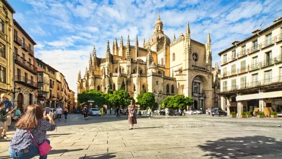 Da Madrid: gita di un giorno a Segovia e Avila con biglietti facoltativi