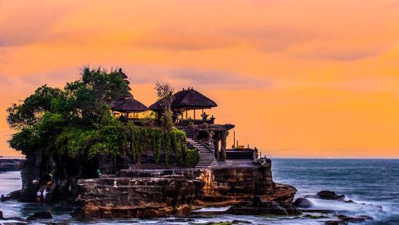 tour di un giorno romantico in auto privata al Tempio di Tanah Lot a Bali, alla strada panoramica sulla scogliera, alla scogliera degli innamorati e al tramonto di Jimbaran