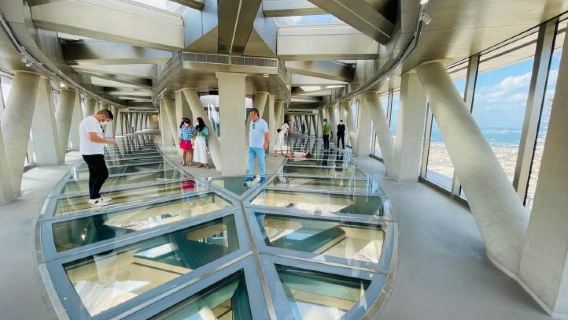 Тур по стеклянной горке Sky View в Дубае и круиз с ужином на лодке доу по пристани с частным трансфером