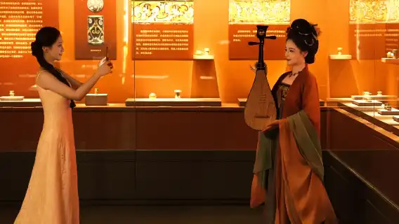 Xi'an Tang Dynasty City Travel Photography[Past and Present Life: Museum Hanfu Ancient and Modern Travel Photography Experience]
