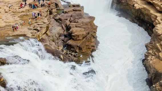 Tour di un giorno a Linfen con servizio bilingue cinese-inglese: Cascate Hukou del Fiume Giallo, Piccolo Tempio del Cielo Occidentale e Tempio Guang Sheng