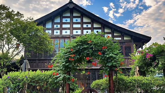 Chengdu Wenjiang District - Business Translator/ guide/Local Guide - Citywalk |Attractions|English/Russian/French/Minority Languages|Welcome to consult