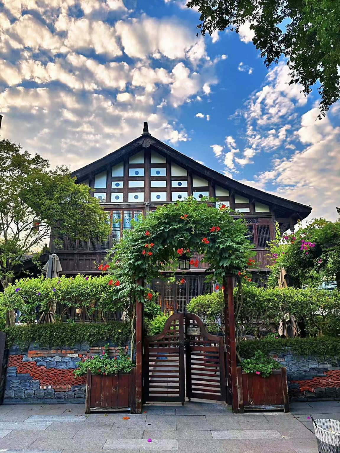 Chengdu Wenjiang District - Business Translation/Guide/Local Guide - Citywalk|Attraction visits|English/Russian/French/Other Languages|Welcome to inquire