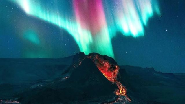 Reykjavik round-trip city tour with top attractions and Blue Lagoon - private charter for aurora hunting - top pick