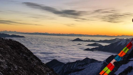 Chengdu Aotaina Overnight Camping[Snow mountain climbing + hiking to the summit + experienced outdoor guide + 2-day immersive experience + round-trip from Chengdu]