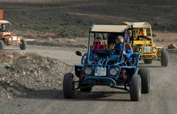 富埃特文圖拉島：覬光車導覽團 + 酒店接送