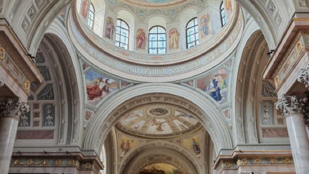 埃格爾城堡+美人谷+伊什特萬廣場-公牛血葡萄酒文化一日遊