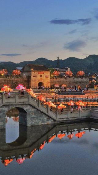 1-day tour to Dingnan Hakka Ancient City and Mingyuan Di Round House in Ganzhou, Jiangxi with bilingual service in Chinese and English