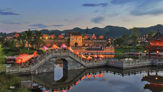 Ganzhou Dingnan Hakka Ancient City + Mingyuan Di Round House day tour with English service available