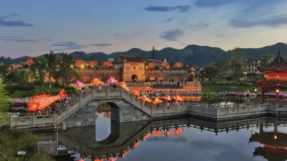 Tagesausflug zur Hakka-Altstadt Dingnan und Mingyuandi Rundhaus in Ganzhou, Jiangxi mit chinesischem und englischem Service