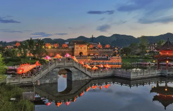 江西贛州定南客家古城+明遠第圍屋一日遊可中英文服務