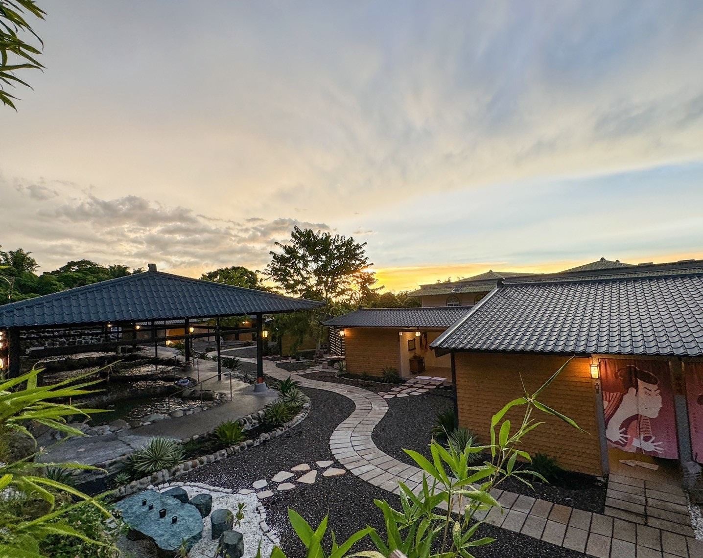 Tainan | Resort de la Montaña del Tigre | Baño público con baño de roca