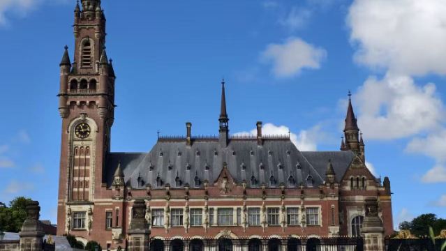 荷蘭阿姆斯特丹來回鹿特丹+海牙+小孩堤防【中文定制包車】