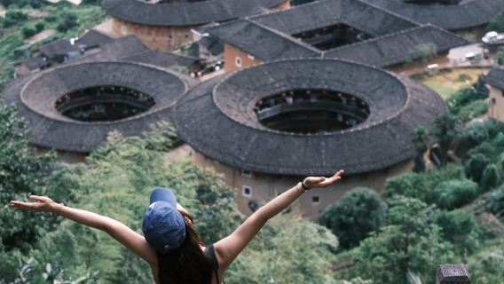 Lawatan Sehari ke Dua Tarikan Pelancongan Tulou Fujian · Tarikan Utama · Kumpulan Tulou Tianluokeng + Tarikan Pelancongan Yun Shui Yao