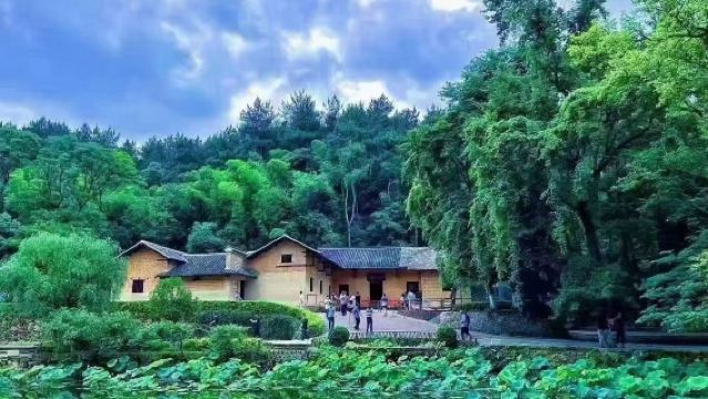 韶山一日遊【私人導覽2至8人小團賓士車上門接送紅色之旅】