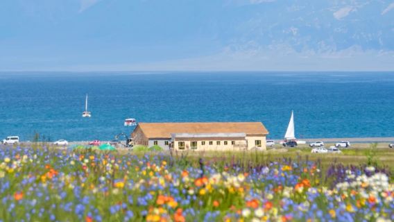 Lawatan Sehari Tasik Sayram + Bas Ekspres/Bas Ekspres Mewah Pintu Negara