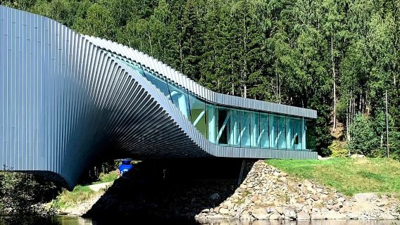 Norway Oslo: Jambatan Twisted + Pewarna Biru Kobalt + Seni Kaca - sewaan peribadi - Pilihan Eksklusif